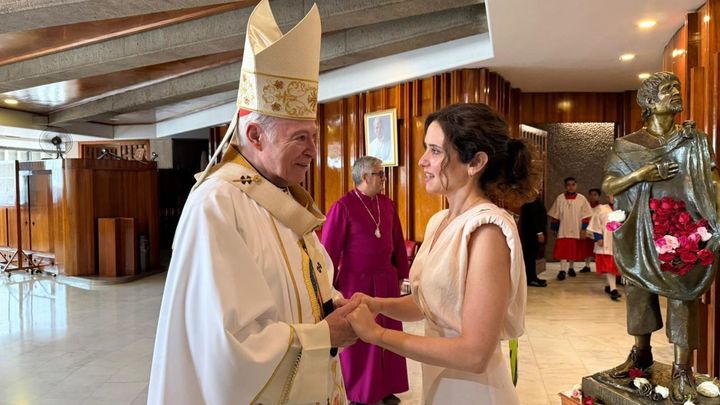 Ayuso asiste a una misa en la Basílica de Santa María de Guadalupe en la primera jornada de su viaje oficial a México
