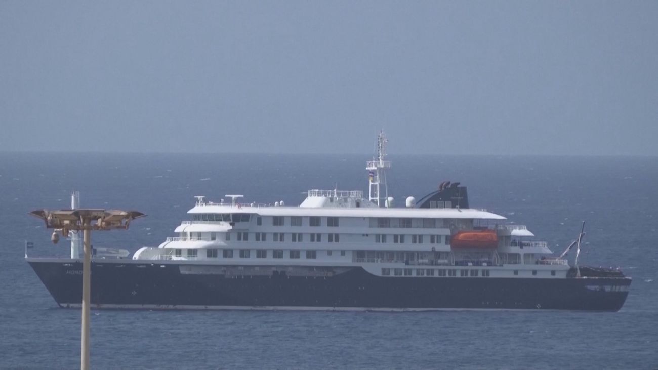 Clavijo dice que el crucero afectado por hantavirus "debe ser atendido donde está"