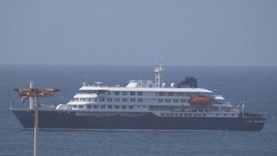 Clavijo dice que el crucero afectado por hantavirus "debe ser atendido donde está"