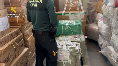 La Guardia Civil interviene productos falsificados por valor de un millón de euros en Cobo Calleja