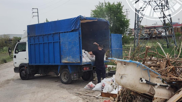 Pillado tirando 100 sacos de escombros en Leganés que tuvo que volver a cargar y llevarse