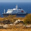 El crucero con hantavirus fondeado en Cabo Verde