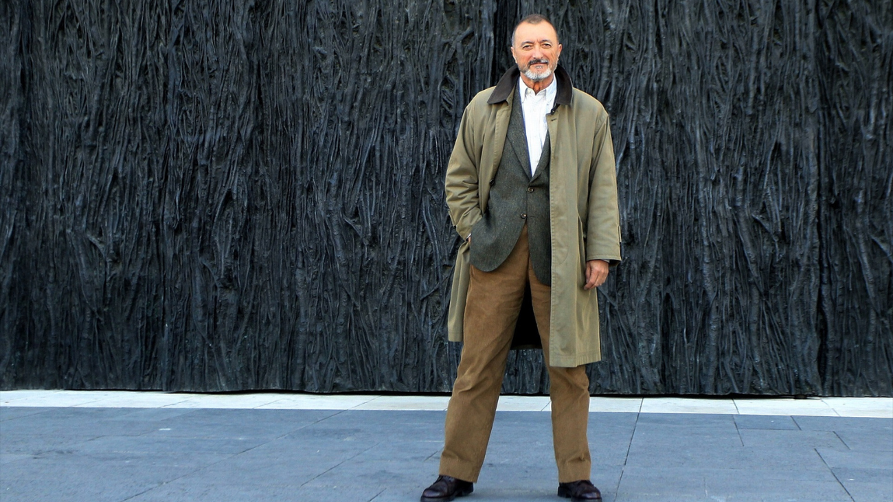 Pérez-Reverte revive su etapa como reportero de guerra en 'Enviado especial'