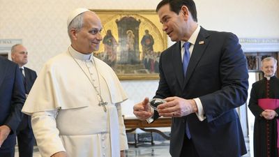 León XIV recibe a Marco Rubio en el Vaticano tras las críticas de Trump al Papa
