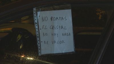 "No rompas el cristal, no hay nada de valor": el mensaje de los vecinos de Puente de Vallecas a los ladrones que roban sus coches
