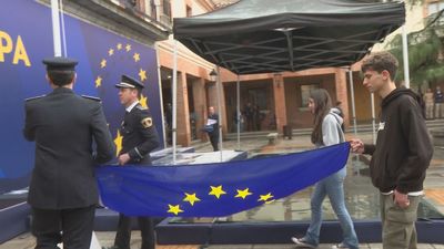 La bandera de la UE ondea en Las Rozas para celebrar el Día de Europa
