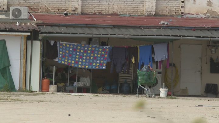 Los vecinos piden una solución urgente a 20 años de okupaciones en el antiguo polideportivo Puerta Bonita