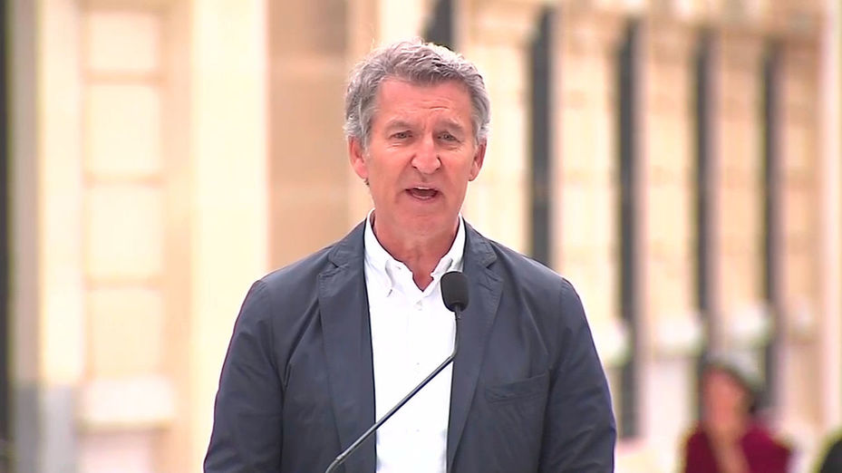 Feijóo se compromete a "desclasificar todos los documentos" sobre la regularización de migrantes si llega a presidente