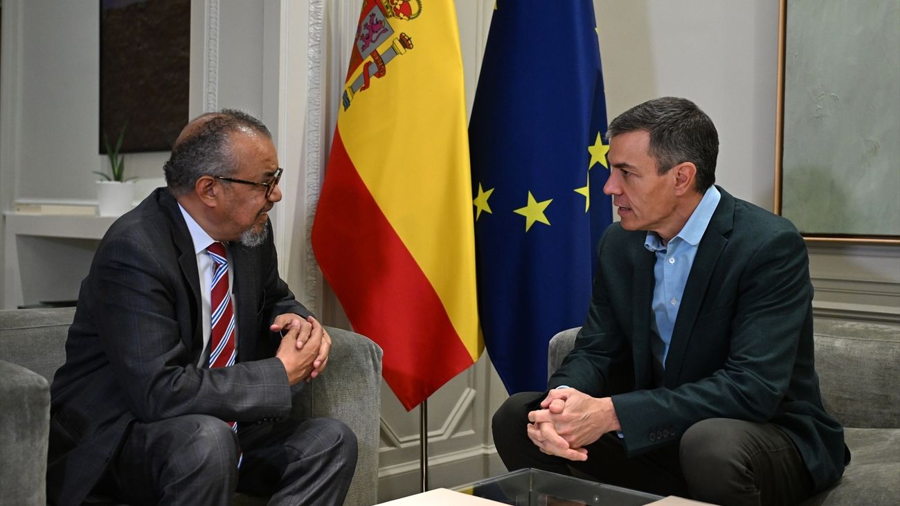 Sánchez y el  el director general de la Organización Mundial de la Salud