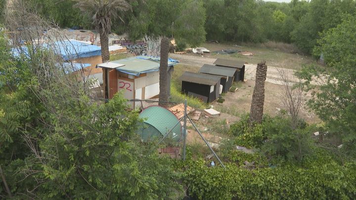 El deterioro de Attica: de icono de la noche madrileña a  campamento de infraviviendas