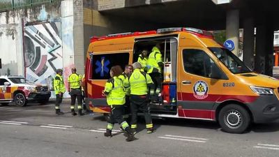 Grave un motorista  de 26 años al chocar con un vehículo VTC en Puente de Vallecas