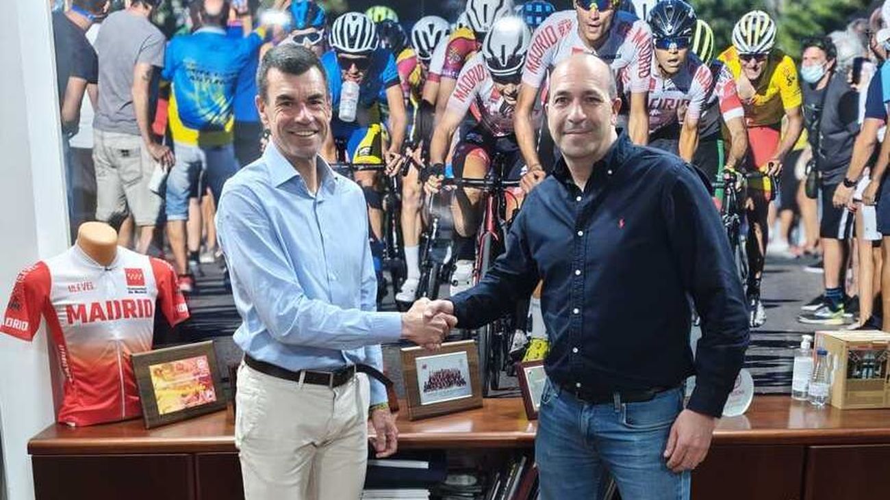 Firma del acuerdo para que Navalafuente acoge la primera prueba de la Copa de la Comunidad de Madrid de Ciclocross 2026