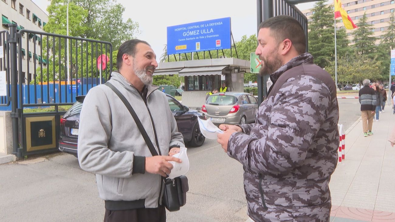 Vecinos de Carabanchel, entre la indiferencia y la curiosidad por los aislados en el Gómez Ulla