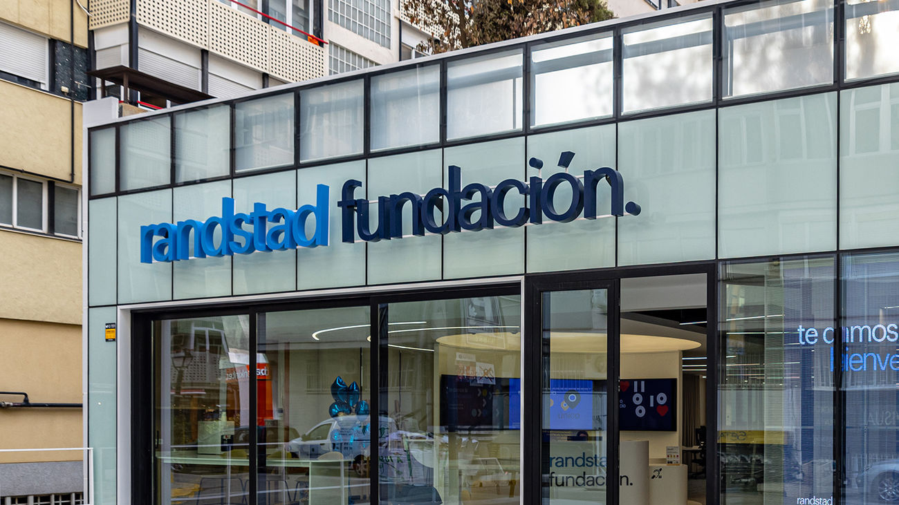 Randstad busca cubrir 300 empleos en el sector del contact center, un centenar en Madrid