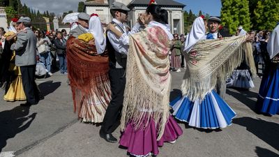 Entre chotis y verbenas, Madrid  baila al aire libre por San Isidro