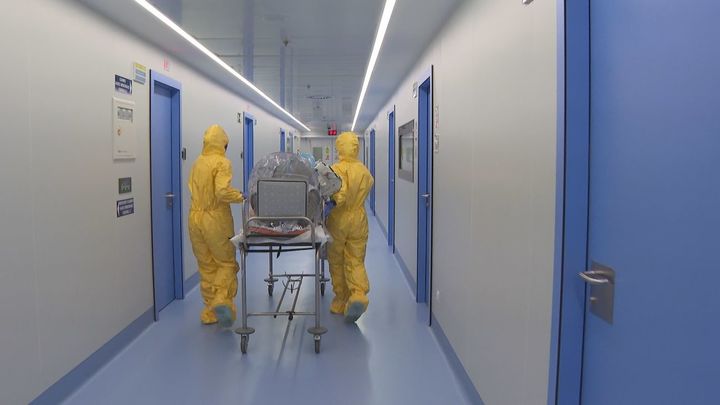 Trasladado desde Salamanca a Madrid un paciente infectado con el virus Crimea-Congo
