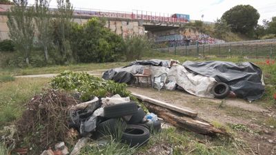 La pesadilla sin fin de Isabel en Galapagar: desalojan a los okupas de su parcela y se instalan en la del vecino