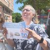 Los mayores de un centro de Alcorcón salen a la calle para exigir un paso de peatones seguro