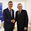 Sánchez recibe en La Moncloa al ex primer ministro británico Gordon Brown, nombrado enviado económico por Starmer