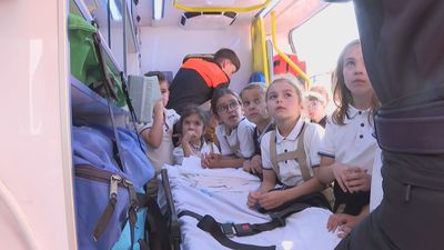Más de 700 alumnos de un instituto de Alcalá de Henares aprenden a reaccionar ante situaciones de emergencia