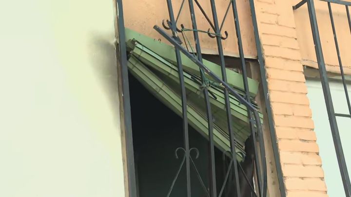 Siete intoxicados leves por humo en el incendio de una vivienda en Villaverde