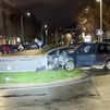 Localizada la conductora que huyó tras chocar con un monumento de una rotonda en Torrejón de Ardoz