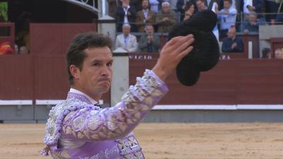 Daniel Luque, ovacionado en una fría tarde en Las Ventas