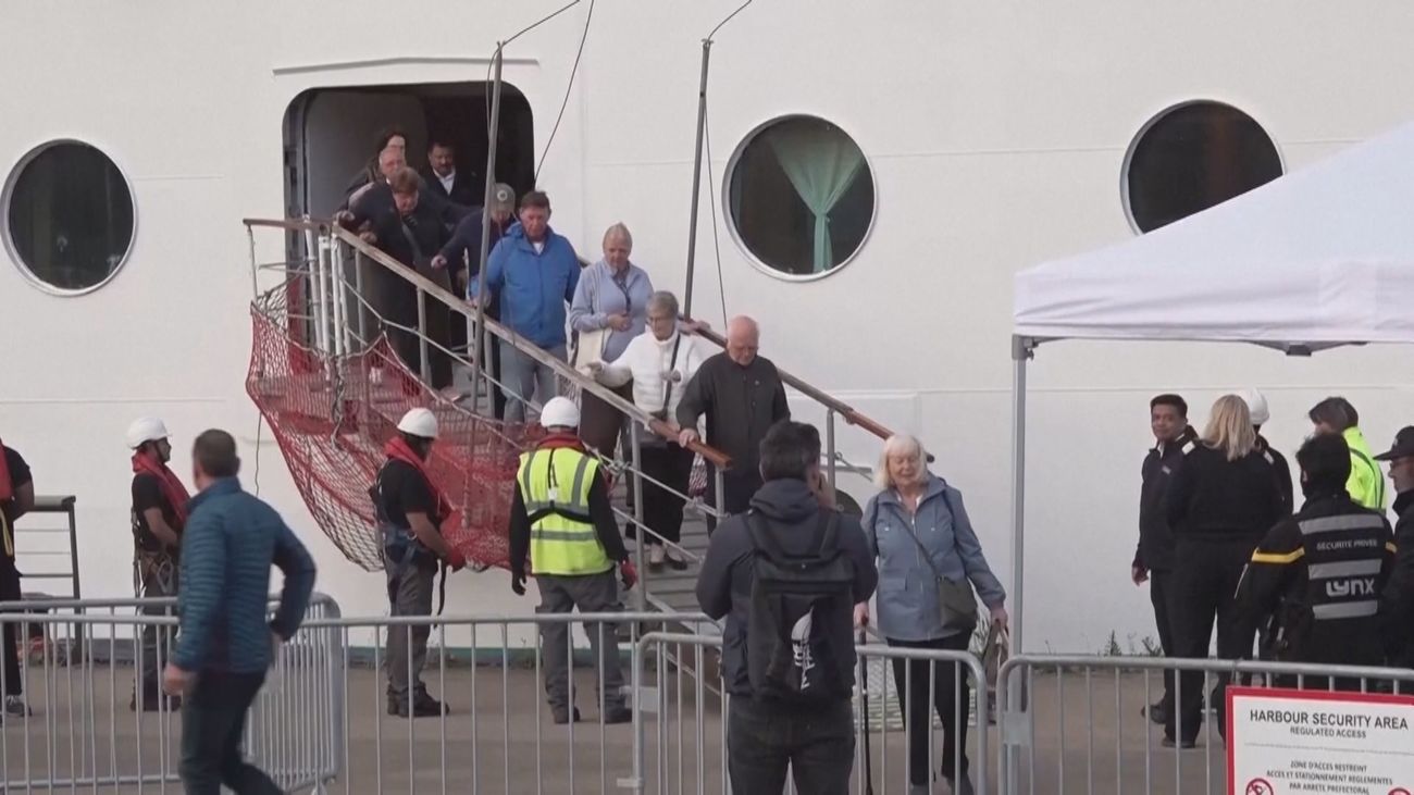 Pasajeros del crucero aislado por un brote de gastroenteritis