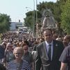Multitudinaria bajada de la Virgen de los Ángeles en Getafe