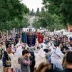Miles de madrileños disfrutan de la Pradera de San Isidro en el día más castizo de Madrid