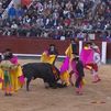 Fuerte cogida al banderillero Curro Javier
