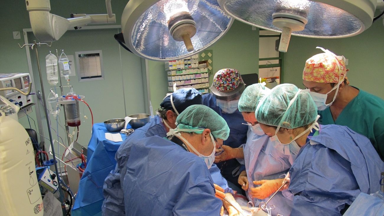 Momento de la realización de un trasplante en el Hospital de Gran Canaria Dr. Negrín