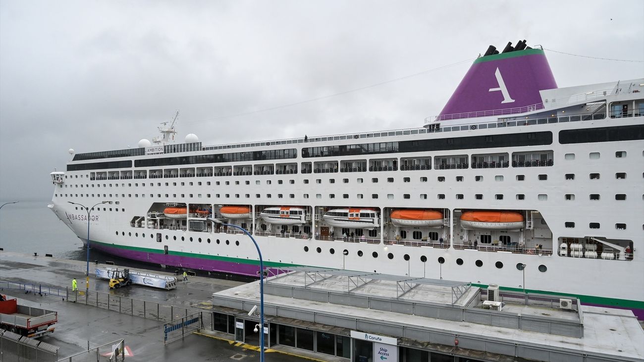 Sanidad Exterior autoriza el desembarque en A Coruña del crucero Ambition, con 21 personas aisladas por gastroenteritis