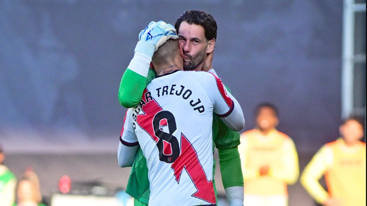 2-0. El Rayo Vallecano gana al Villarreal y sigue mirando a Europa en la despedida de Trejo
