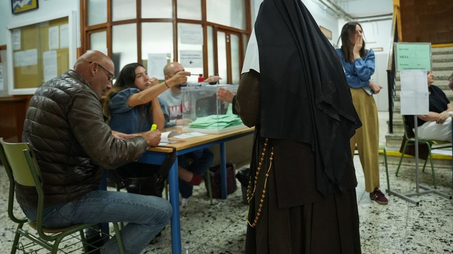 Los candidatos llaman a la participación en una jornada electoral sin incidencias