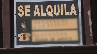La oferta de viviendas en alquiler sigue cayendo en las zonas declaradas tensionadas