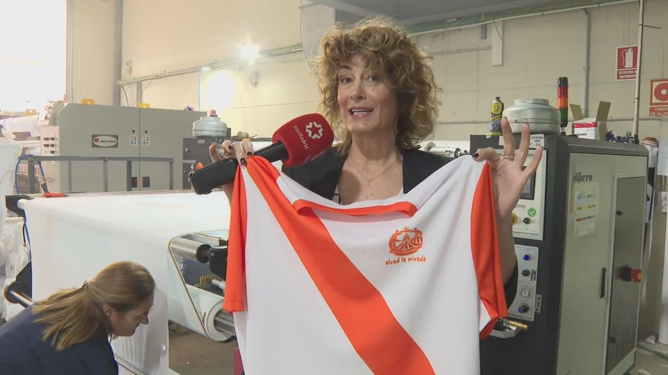 Cuenta atrás para la visita del Papa: así se fabrican las 18.000 camisetas de los voluntarios