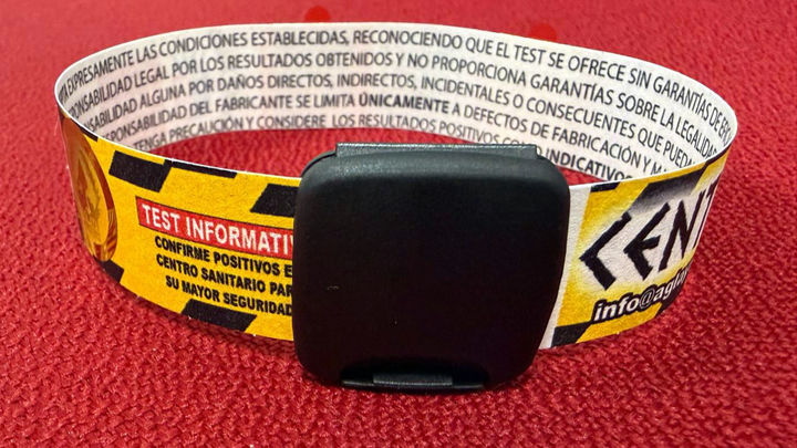 Pulseras para prevenir casos de sumisión química durante las fiestas de Paracuellos