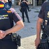 Cuatro encapuchados asaltan a martillazos una joyería en Puente de Vallecas  y huyen en coche