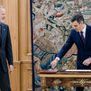 El Rey Felipe VI y el presidente del Gobierno, Pedro Sánchez, durante el acto de sanción de la reforma del Apartado 3 del Artículo 69 de la Constitución Española