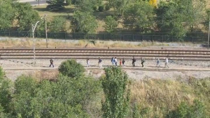 Incidencia en Cercanías: pasajeros caminan por las vías tras una avería entre Paco de Lucía y Ramón y Cajal