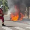 Un coche arde en Majadahonda y provoca una gran columna de humo visible desde varios kilómetros