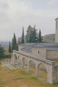 El convento medieval de La Cabrera que guarda siglos de historias