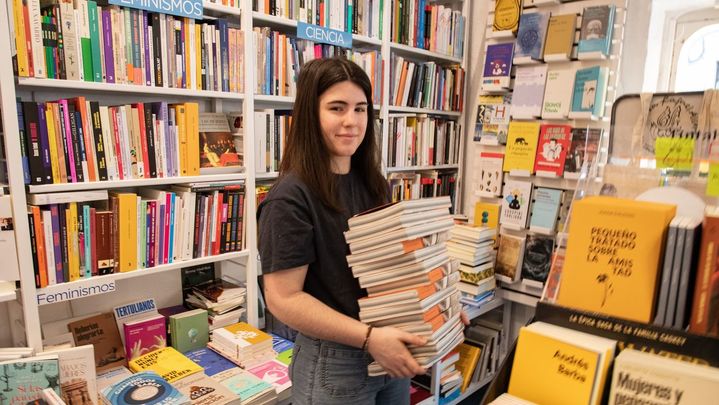 Los jóvenes que cumplan 18 años en 2026 podrán solicitar desde este viernes el bono cultural / EUROPA PRESS