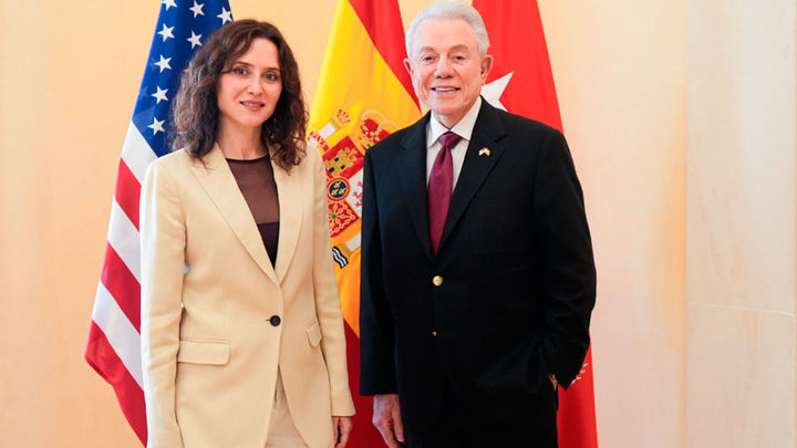 Díaz Ayuso con el Embajador de Estados Unidos en España, Benjamín León Jr.