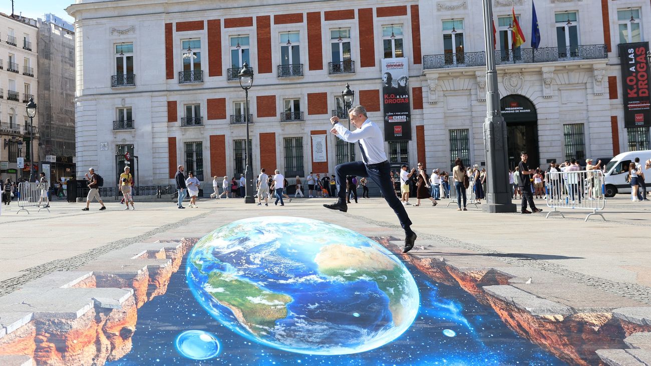 La Puerta del Sol abre un “socavón con arte” por el consumo responsable de agua