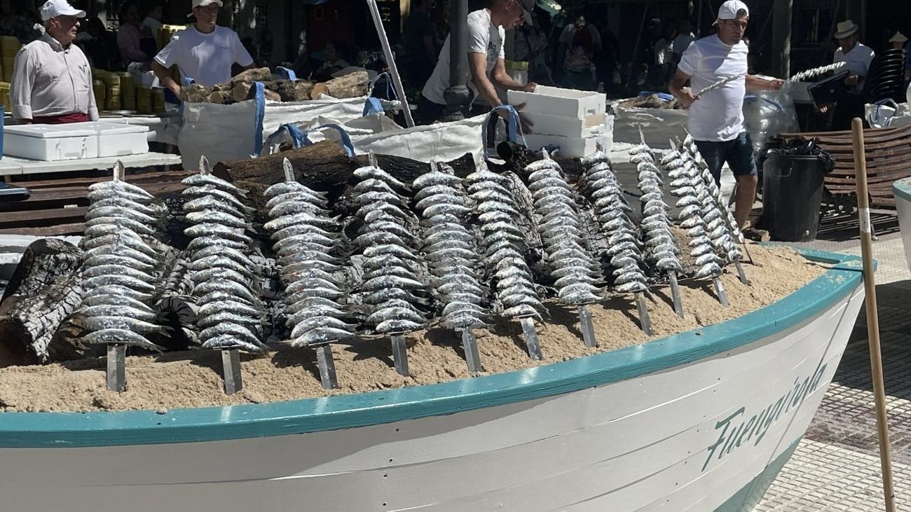 Espetos de sardinas en la plaza de Olavide