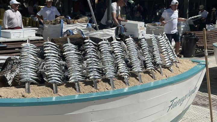 Espetos de sardinas en la plaza de Olavide