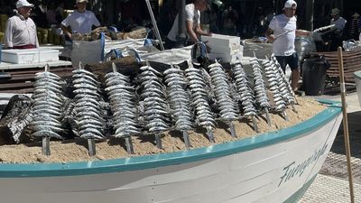 La plaza de Olavide será una playa malagueña este sábado con 700 kilos de sardinas asadas