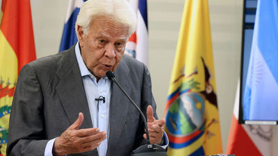 Felipe González califica el auto de imputación de Zapatero de "impresionante" y dice que no lo imagina "en ese papel"